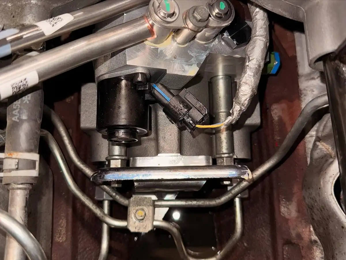 Fuel injector and fuel system components