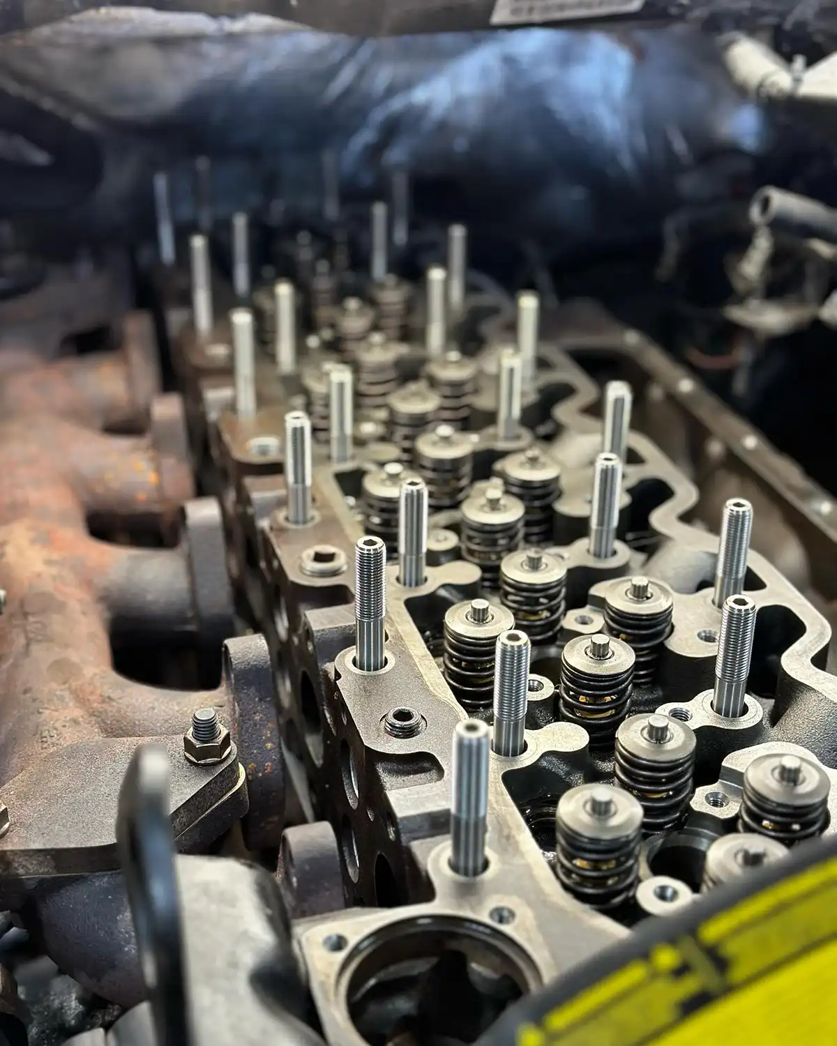 Engine cylinder head rebuild with head studs
